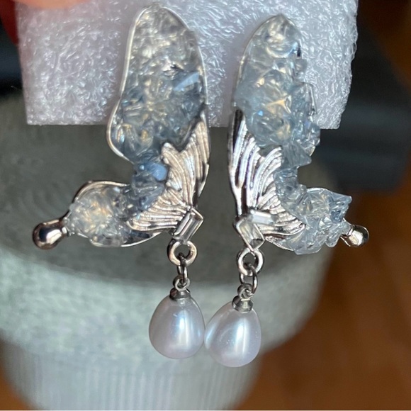 Jewelry - 925 Sterling Silver stamped Ice Butterfly Pearls earrings brand new